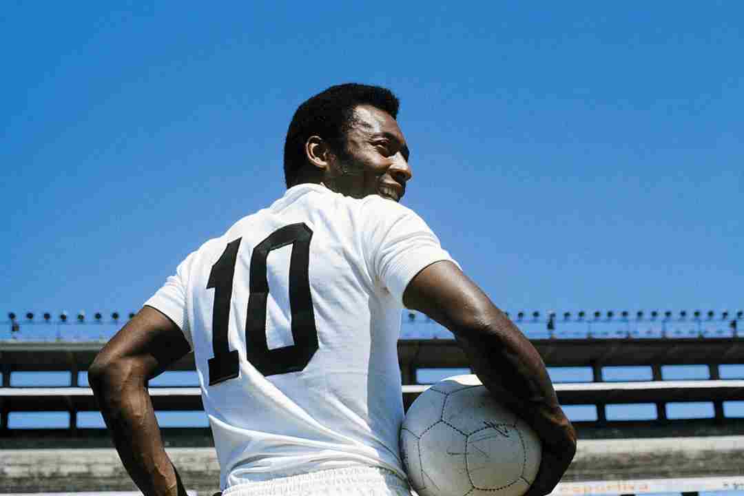 Ông vua bóng đá Pele với những màn biểu diễn mãn nhãn trên sân cỏ